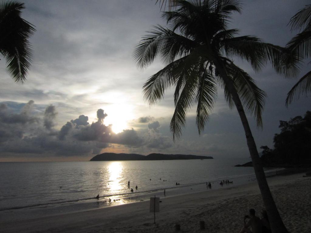 Sunset Beach Resort Pantai Cenang  Exterior photo